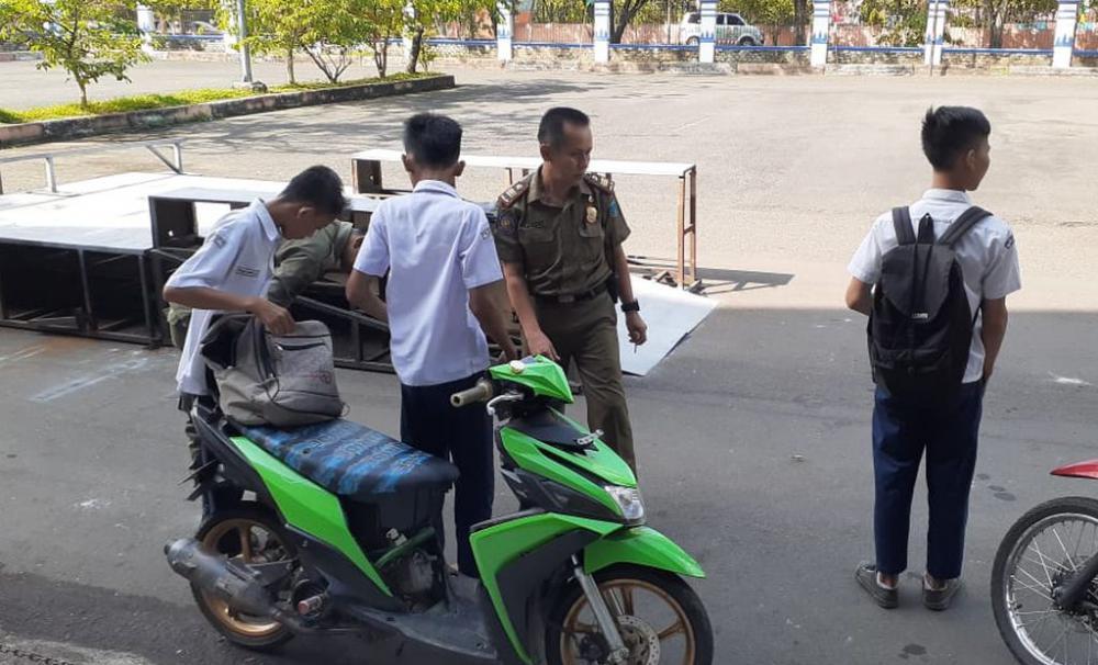 Pol PP Lahat Amankan Sejumlah Pelajar Bolos dan Minum Miras