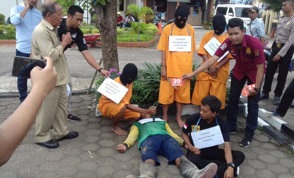 Tusukan Berulangkali, Cara Remaja Bunuh Dua Teman Sepermainan