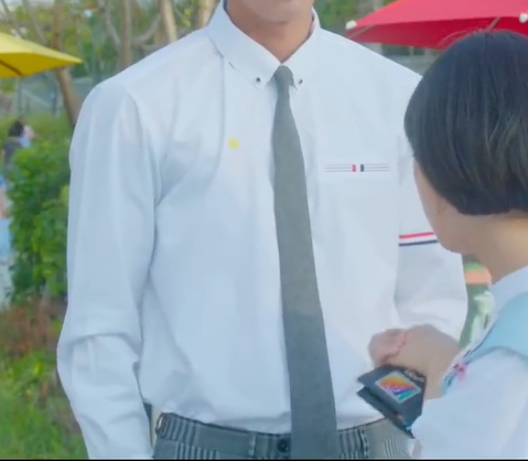 Merek Baju Apakah Ini