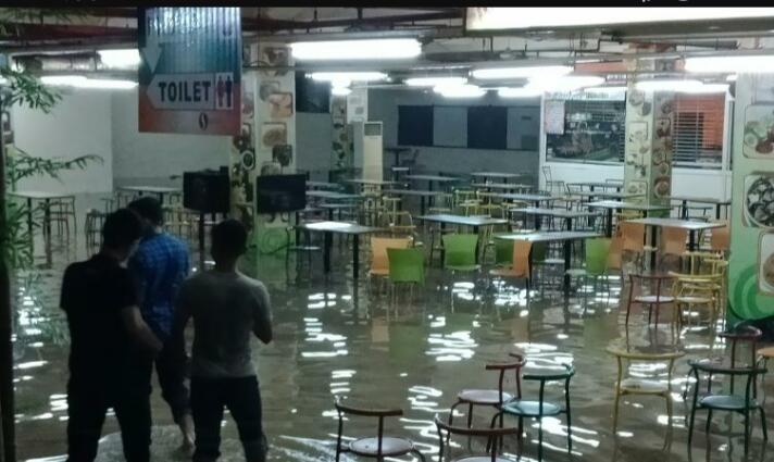 Banjir Di Mall! Menghayal Yuks