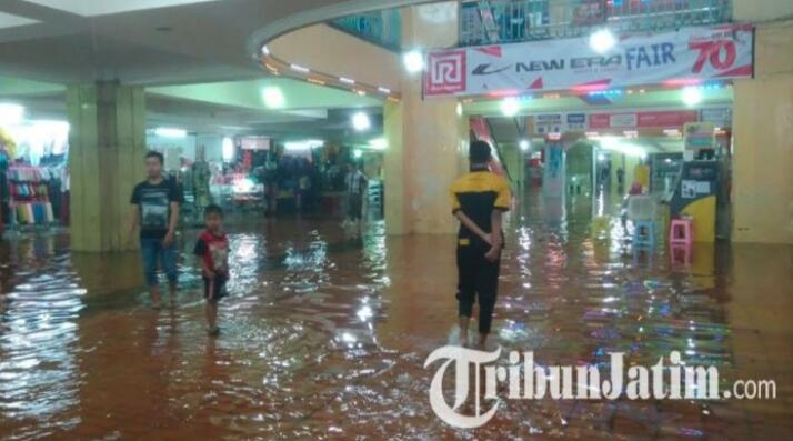 Banjir Di Mall! Menghayal Yuks