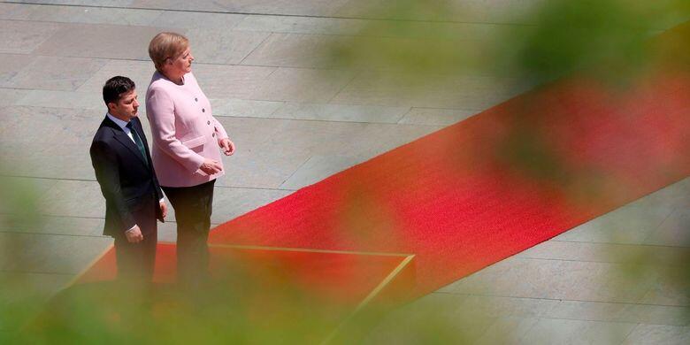 Terima Kunjungan Presiden Ukraina, Kanselir Jerman Kejang-kejang