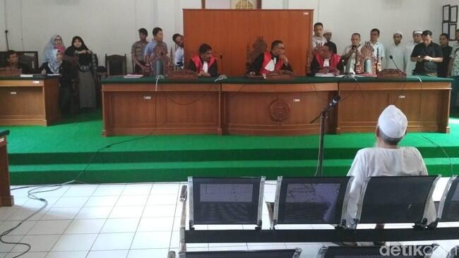 Eks Panglima Laskar Jihad Jafar Umar Thalib Didakwa Undang-undang Darura