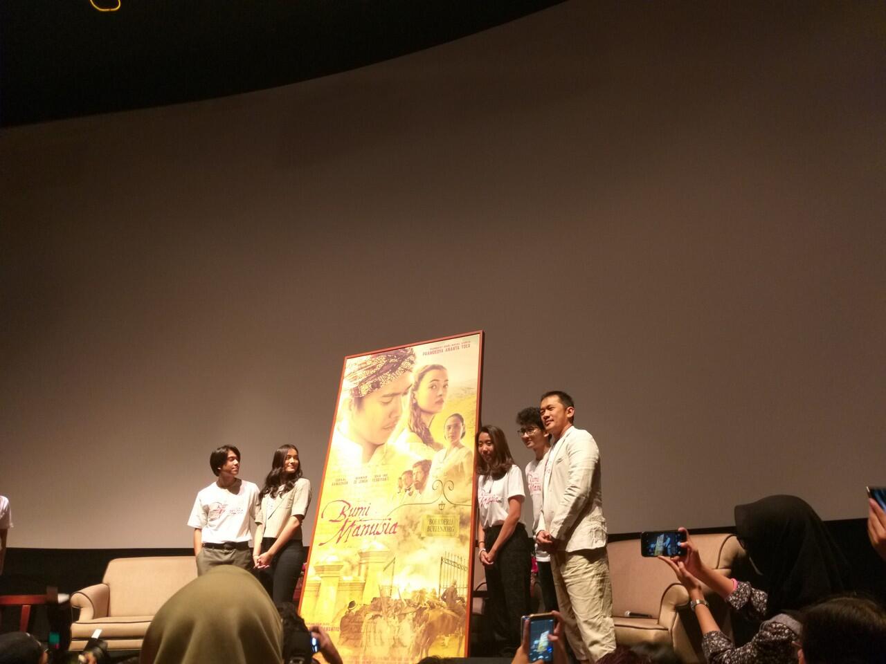 Poster Film Bumi Manusia Baru Saja Rilis, Bakalan Kayak Gimana ya Filmnya?