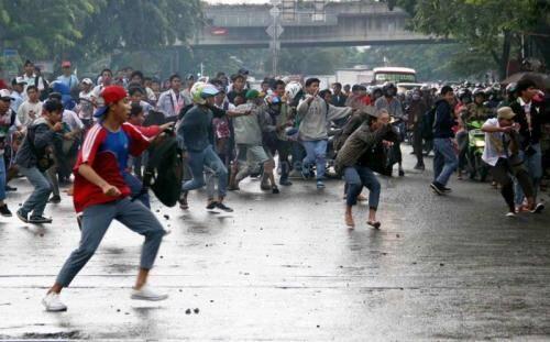 Tiga Ormas Bentrok Gara-Gara Mobil Kredit, Jalan Siliwangi Pamulang Mencekam