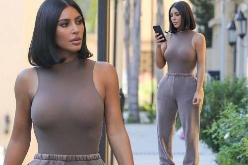 Hadiri Rapat, Kim Kardashian Pilih Tidak Pakai Bra