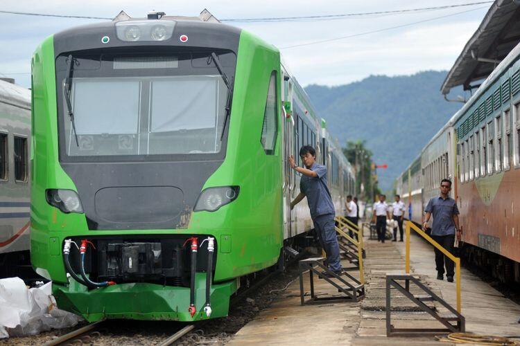 Kaca Kereta Bandara Minangkabau Ekspres Pecah Dilempar Orang Tidak Dikenal