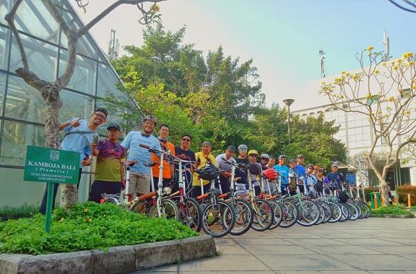 Kamis Komunitas Gowes bareng Para Pecinta Dahon Boardwalk