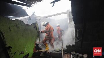 Polisi Buru Pemilik Pabrik Korek Api Terbakar