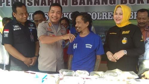 Ditangkap saat Konsumsi Ganja, Bassist Boomerang Sempat Coba Kabur