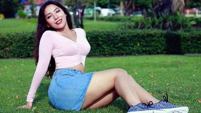Unggah Foto Berbikini Ke Medsos,Dokter Cantik Ini Kehilangan Izin Prakteknya