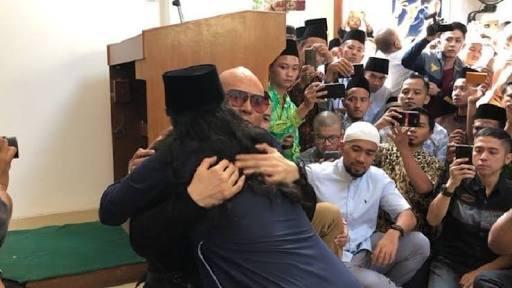 Deddy Corbuzier Muallaf !! Hmmmm Karena Apa Ya..??