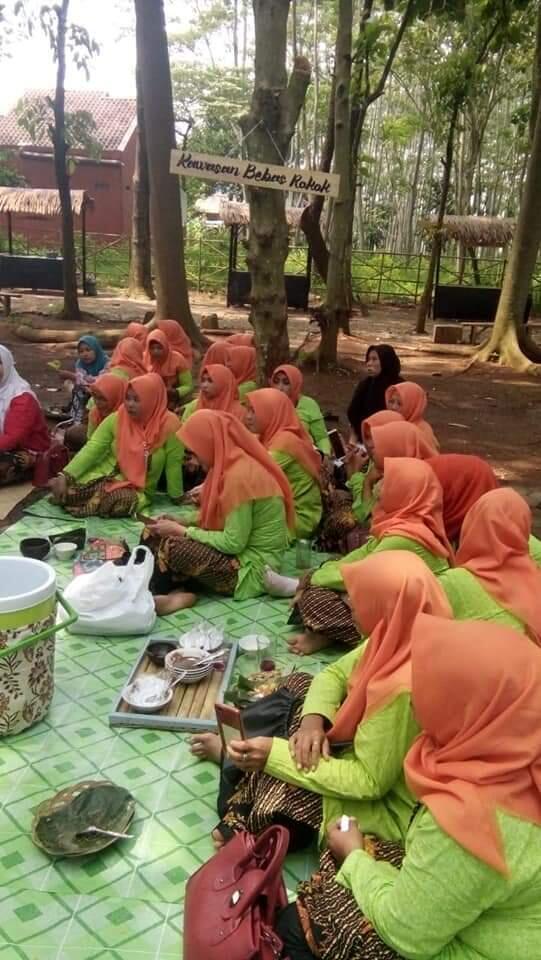 Aneka Jajanan Tradisional Di Sejuknya Pasar Rindu Semilir.