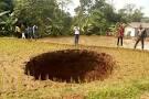 FENOMENA SINKHOLE YANG SEMPAT MENGAGETKAN DUNIA, NO.4 DARI NEGARA SENDIRI