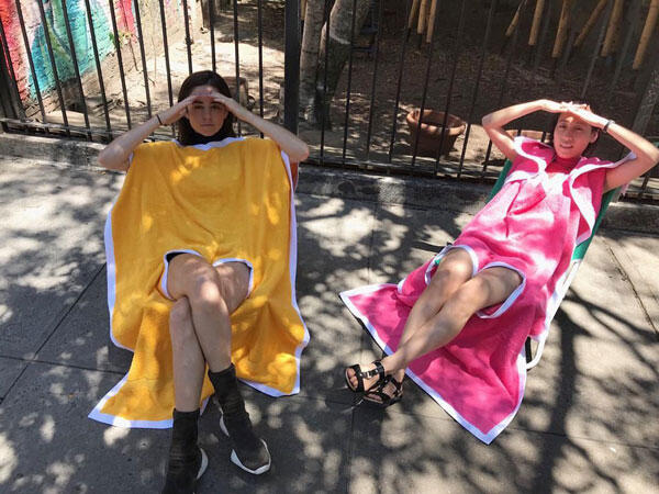 Towelkini, Handuk Sekaligus Bikini yang Sedang Kekinian Banget !!!