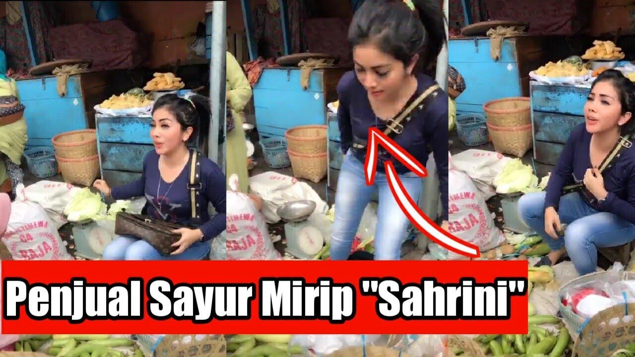 Viral Penjual Sayur Cantik ini Mirip Syahrini di Banyumas