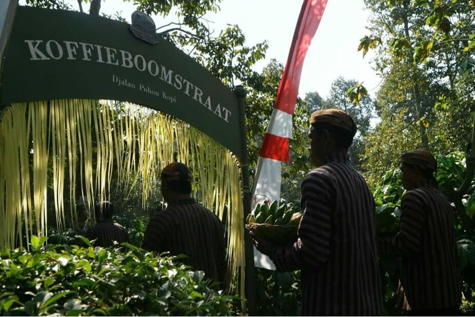 Mengintip Sakralnya Prosesi Pernikahan Kopi di Blitar