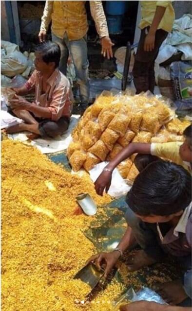 Viral Pengemasan Snack Curah Rasa Daki Yang Menjijikan di India