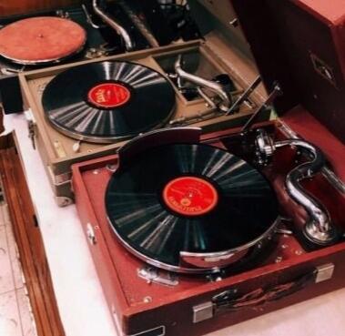 Temukan Cinta dalam Sekeping Vinyl