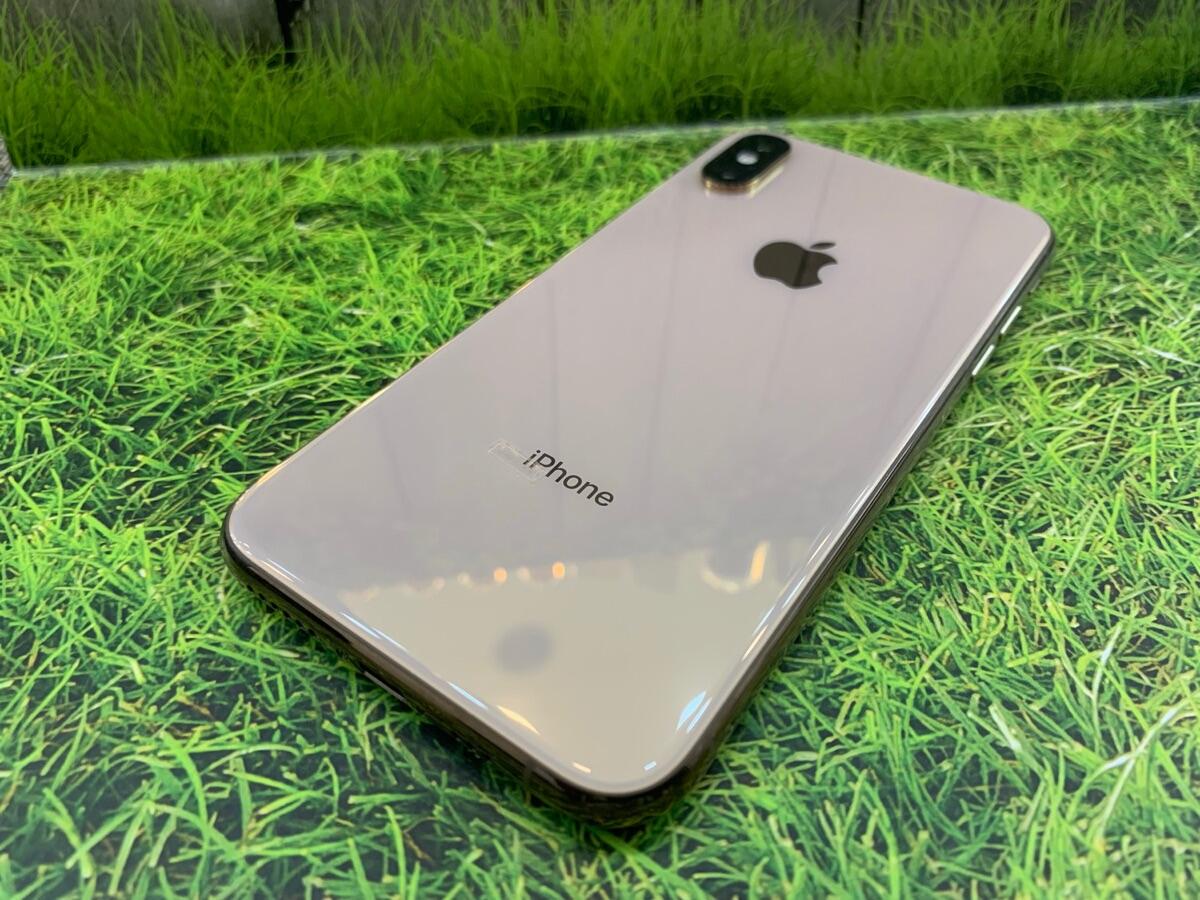 Terjual iPhone XS 256gb gold garansi resmi indonesia ibox 