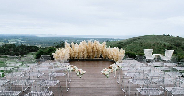 Mau Nikah? Coba Ikuti Dekorasi Pelaminan Outdoor yang Natural Ini, GanSis! Manis Deh!