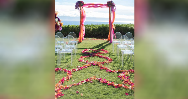 Mau Nikah? Coba Ikuti Dekorasi Pelaminan Outdoor yang Natural Ini, GanSis! Manis Deh!