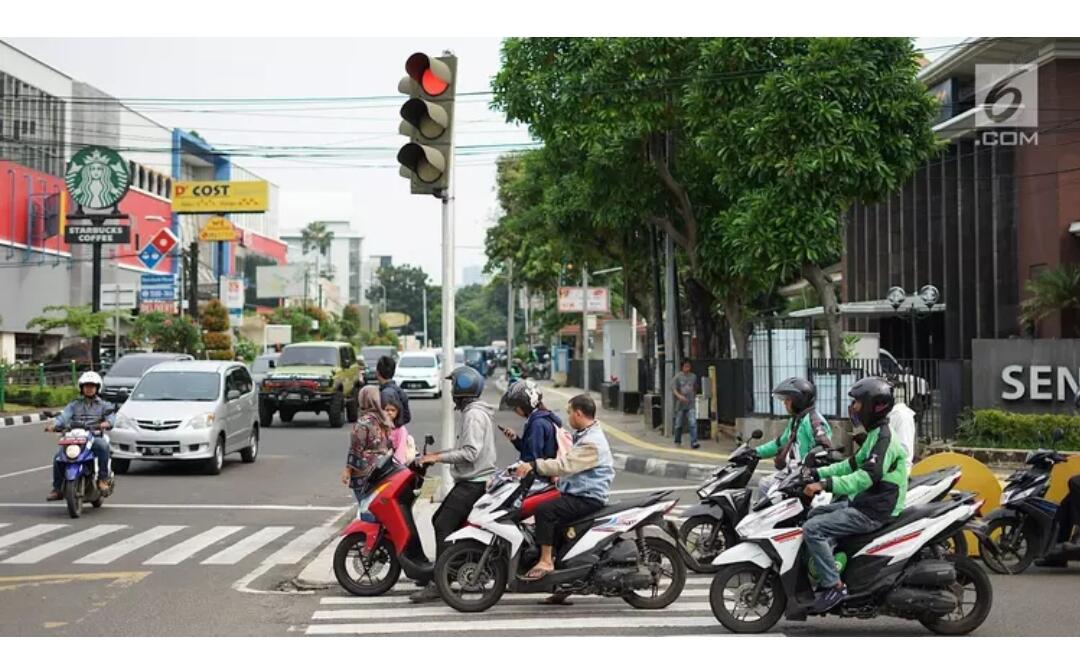 Menunggu Lampu Merah di Tempat Teduh, Dendanya Rp400 Ribuan