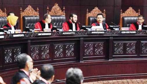 Akhirnya !! MK Tolak Permohonan BPN Prabowo Dan Sandi