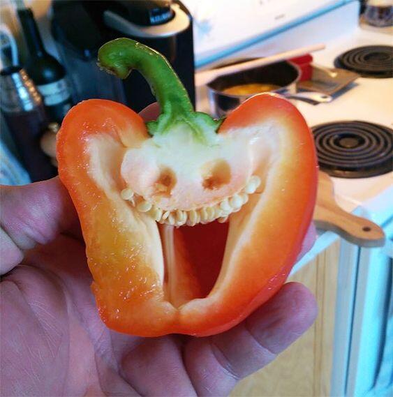 10 pareidolia dari sayur dan buah ini bikin kamu takut atau gemas?