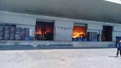 Pabrik Plastik PT Dynaplast Cikarang Terbakar