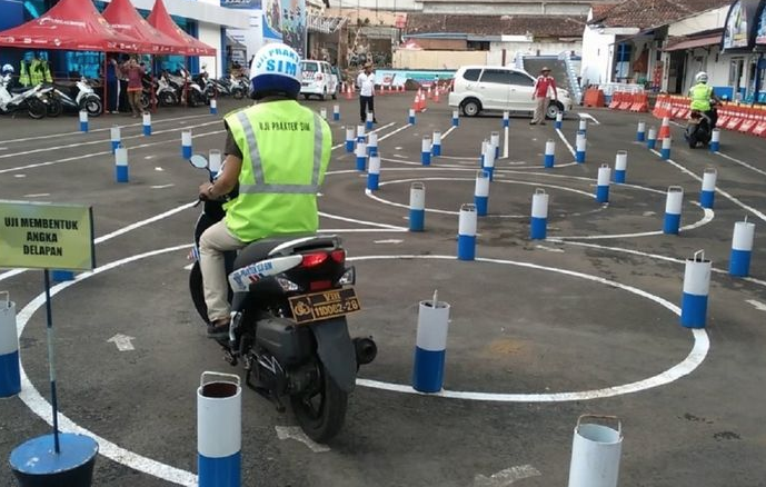 Warga yang Punya Nama Unik, Bikin SIM di Polres Bekasi Gratis Lho!