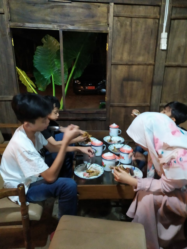 Nyamannya Berada Di Rumah Makan Pawone Simbah