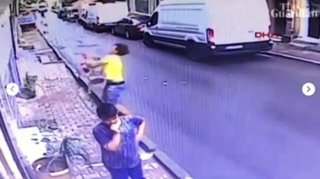 Aksi Heroik Seorang Pria Yang Berhasil Menangkap Balita Jatuh Dari Apartemen 