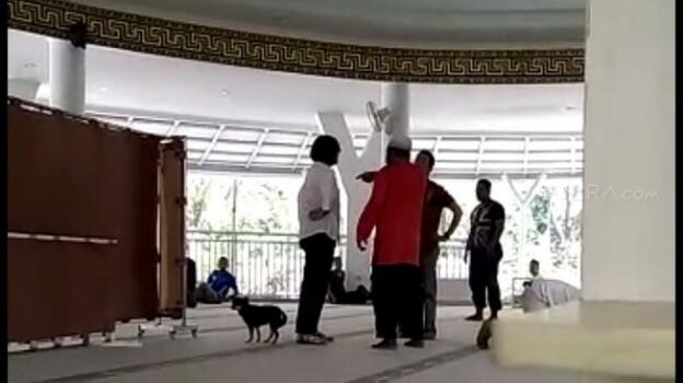Wanita Bawa Anjing Masuk Masjid, DKM: Keluarga SM Belum Meminta Maaf