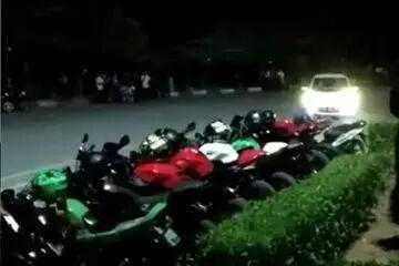 AMATIR... Honda Jazz Gagal Drifting, Deretan Motor Kawasaki Ninja 250 Buyar Diseruduk