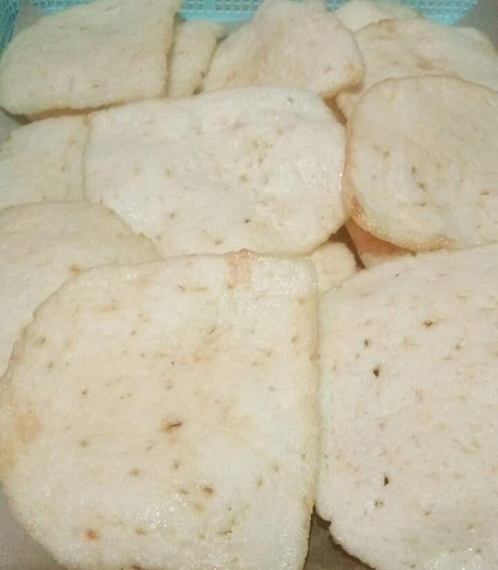 Ternyata Ini, Rahasia Menggoreng Kerupuk Tanpa Gosong Mengembang Sempurna