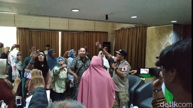 Ada Perbedaan Sikap, Acara Koalisi Relawan Prabowo-Sandi Berujung Ricuh