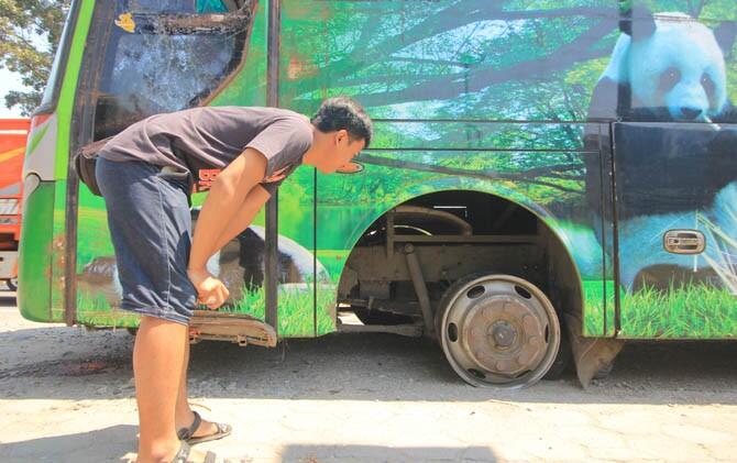 Yuk Kita Lihat Ban Yang Digunakan Oleh Bus !!