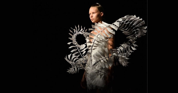 Bergerak Bak Kipas Angin, Paris Haute Couture Fall 2019 Hadirkan Gaun Tenaga Angin!
