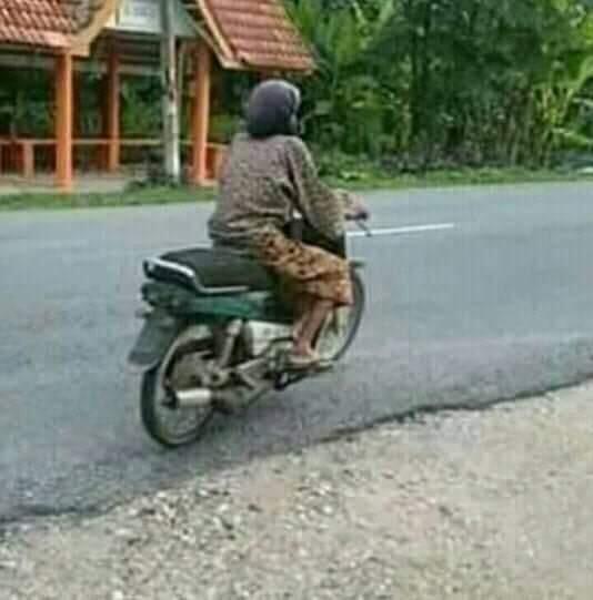 Apa Pendapat Agan, Melihat Nenek Renta Ternyata Neli (Nenek Lincah)?