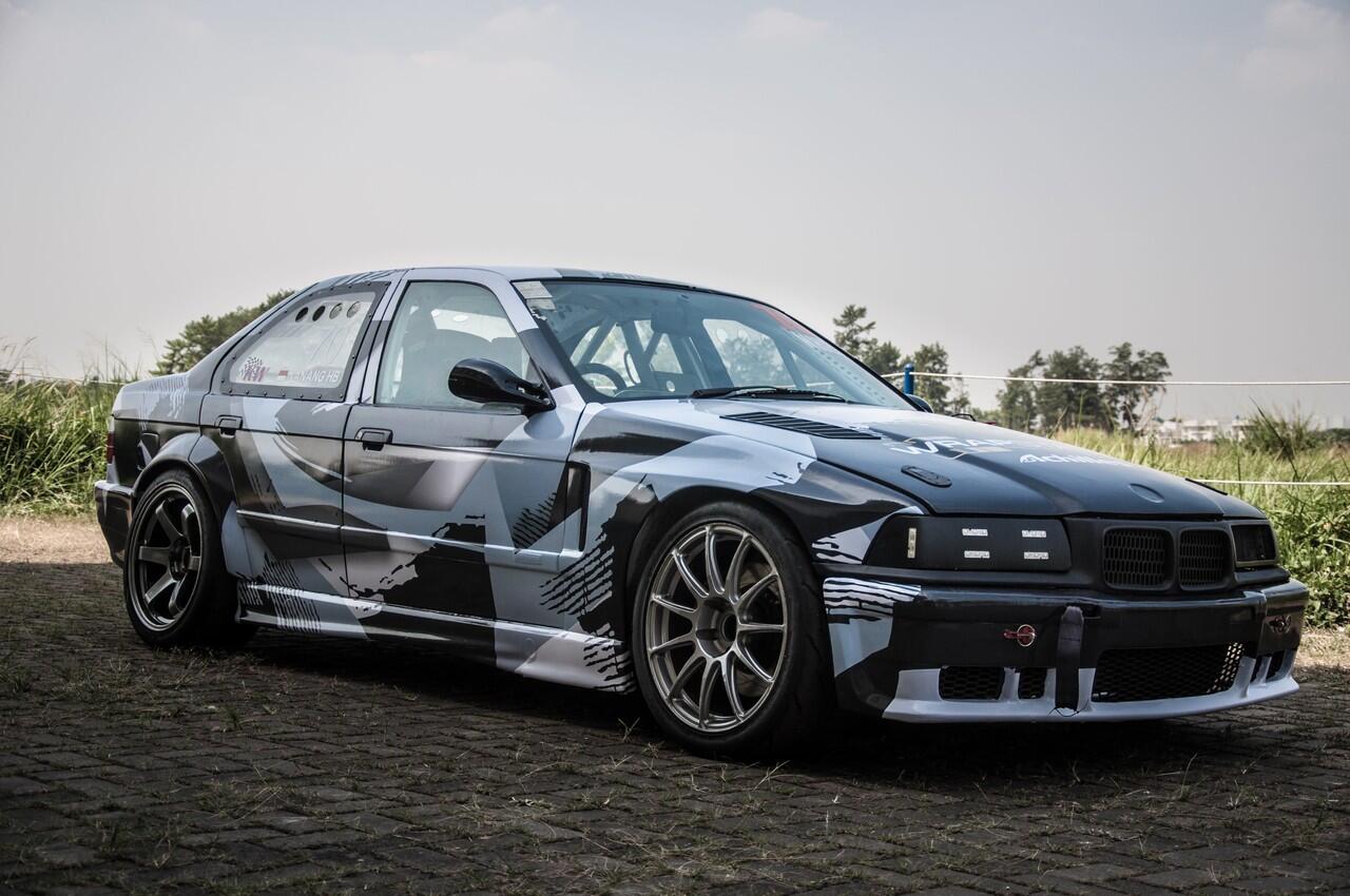 WRAP STATION - Wrapping/Sticker Mobil dan Design Livery (CETAK TANPA CUTTING)