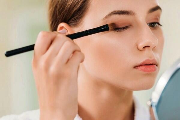 6 Rekomendasi Palet Eyeshadow Untuk Pemula, Banyak Warnanya!
