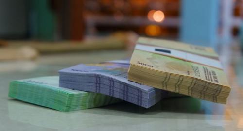 Rupiah Melemah di Rp14.132/USD di Tengah Perdagangan AS Defisit