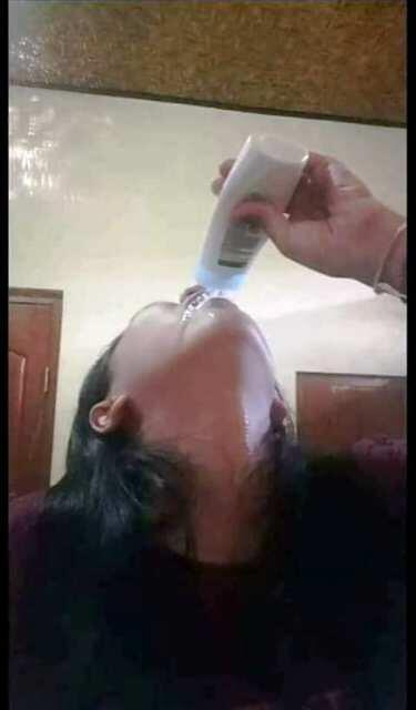 Mirisnya Bucin Yang Sedang Patah Hati! Meminum Shampo Botol Sampai Tetes Terakhir