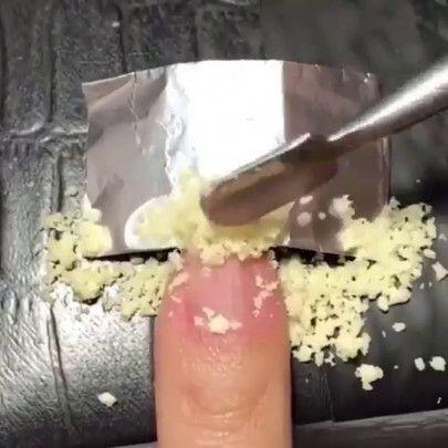 Ternyata Kuku Palsu Ini Terbuat Dari Mie Instan, Emang Bisa?