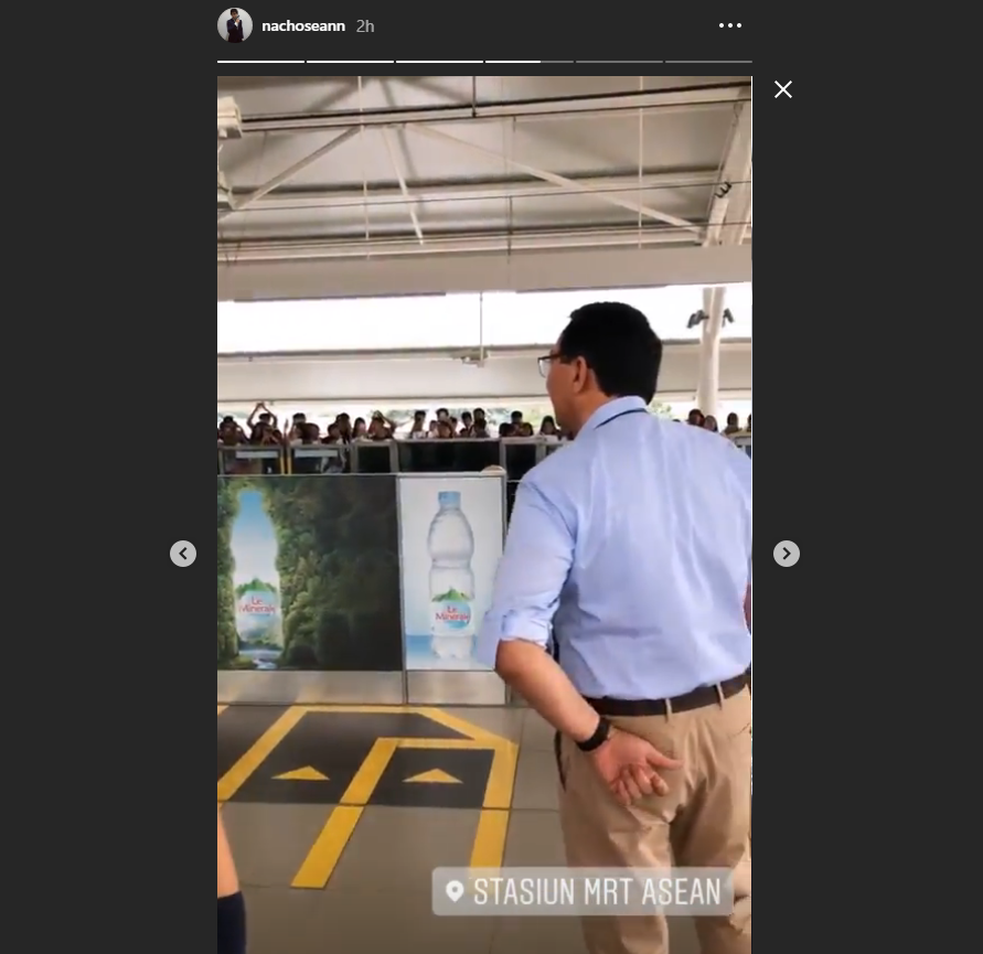 Bak Artis, Ahok Jadi Pusat Perhatian di Stasiun MRT