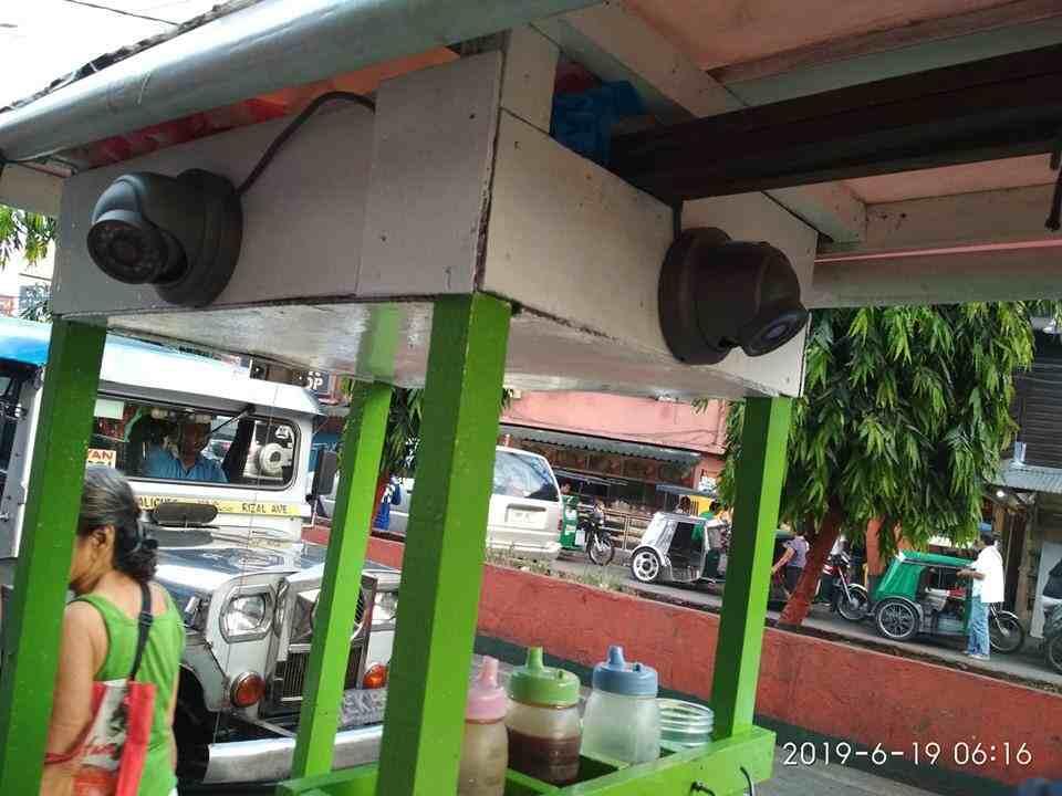 Viral, Gerobak Pedagang Gorengan Ini Pakai CCTV, Asli atau Palsu?