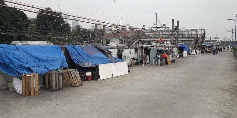 Pemprov DKI Akan Data Warga yang Tinggal di Gubuk Liar Kanal Banjir Barat
