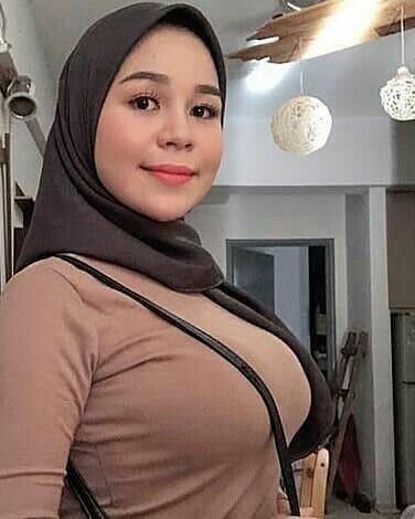 Janda Muda Pakai Hijab saat Melakukan Perbuatan Terlarang