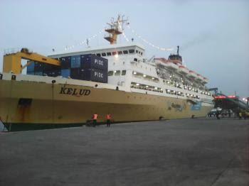 Naik Kapal KM Kelud !! Enak Loh Gan..